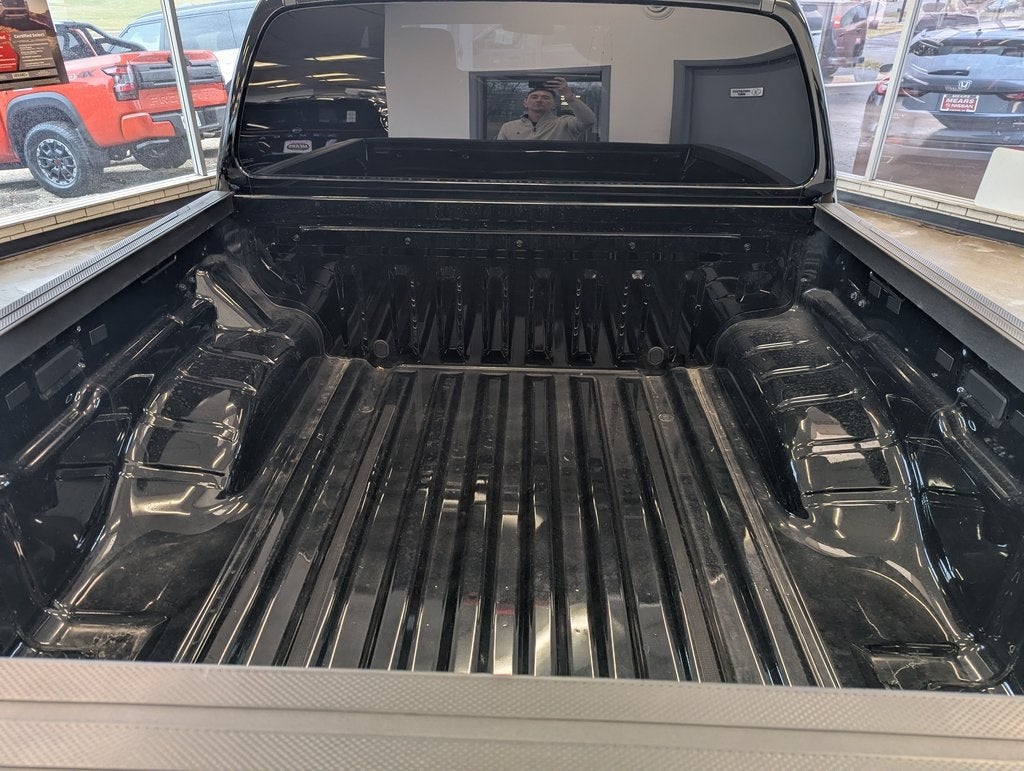 2023 Nissan Frontier SV Midnight Edition