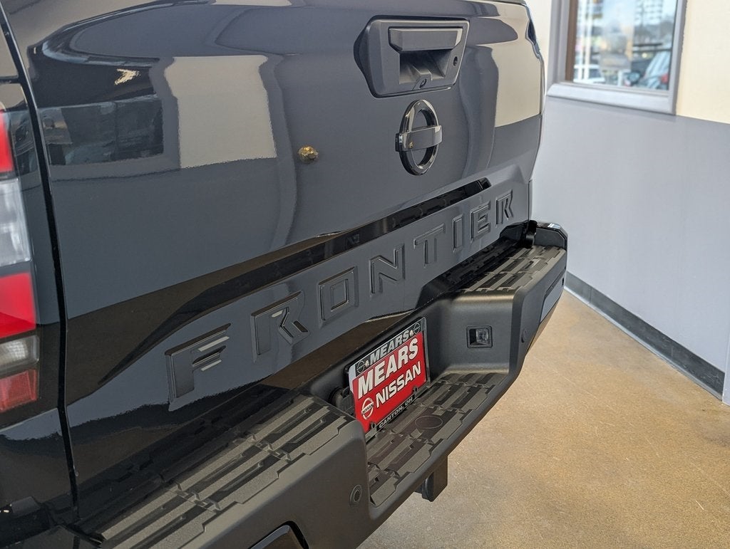 2023 Nissan Frontier SV Midnight Edition