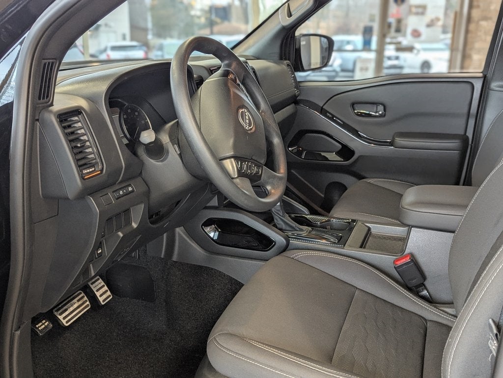 2023 Nissan Frontier SV Midnight Edition