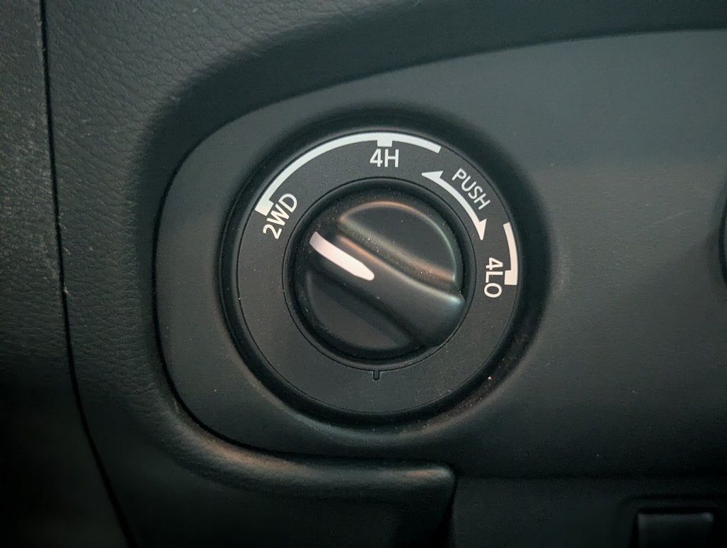 2023 Nissan Frontier SV Midnight Edition