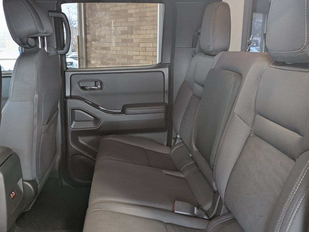 2023 Nissan Frontier SV Midnight Edition