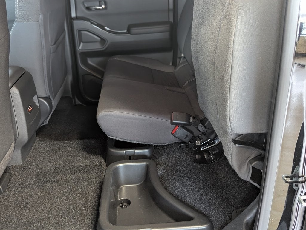 2023 Nissan Frontier SV Midnight Edition