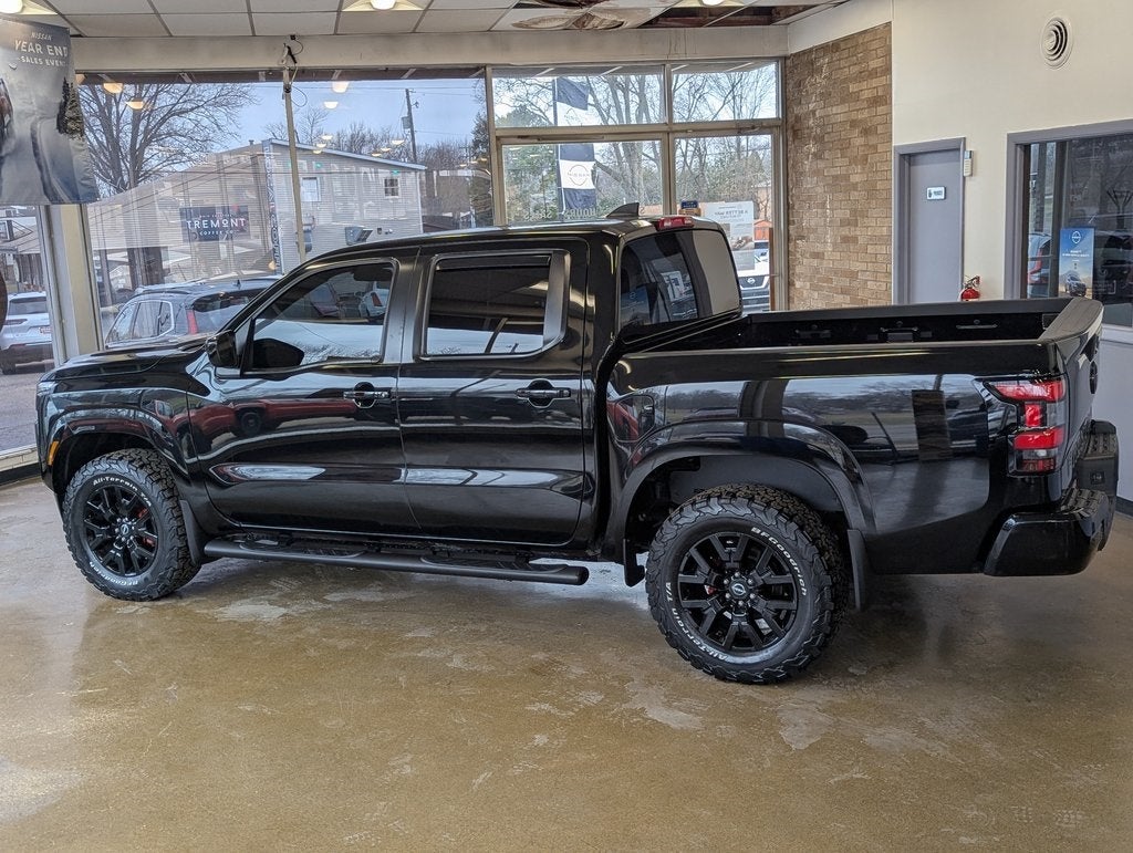 2023 Nissan Frontier SV Midnight Edition