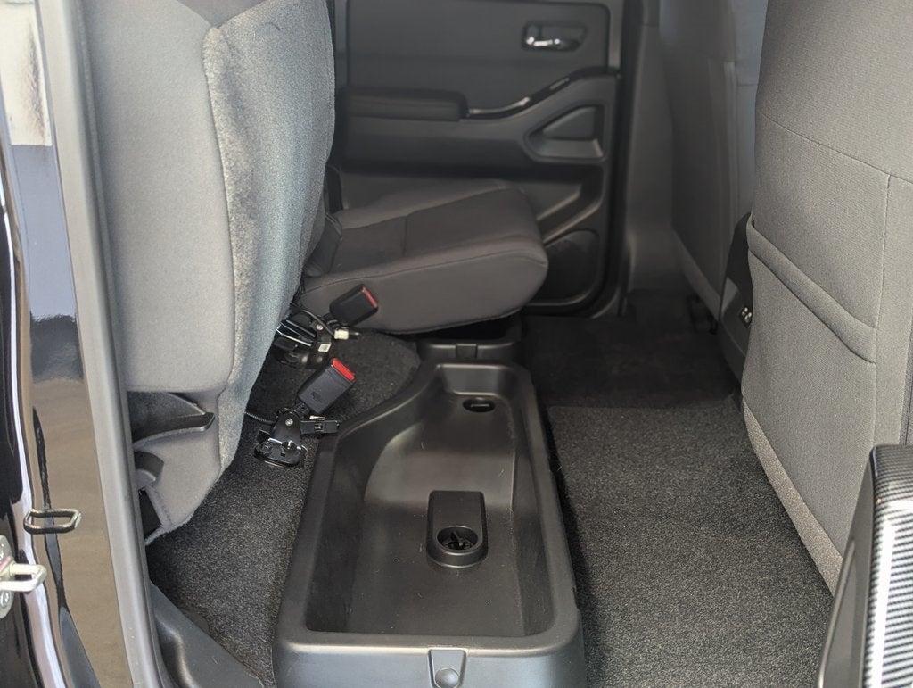 2023 Nissan Frontier SV Midnight Edition