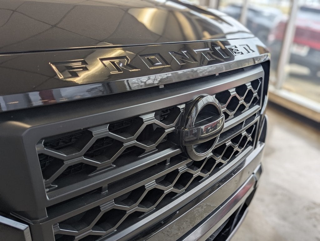 2023 Nissan Frontier SV Midnight Edition