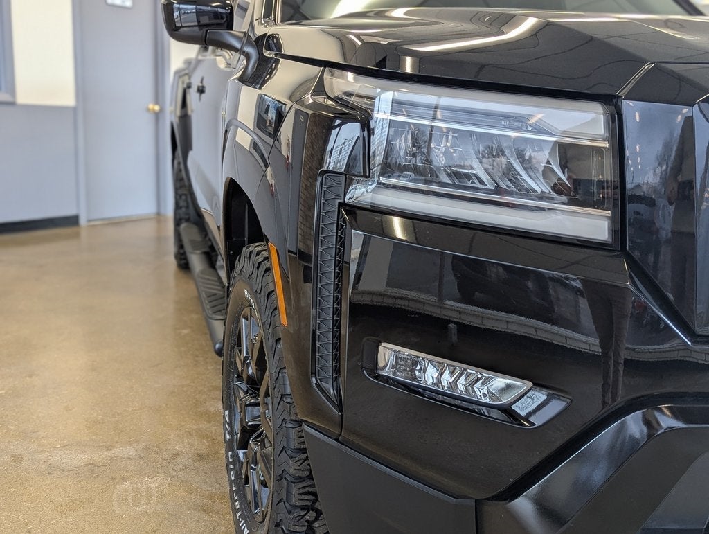 2023 Nissan Frontier SV Midnight Edition