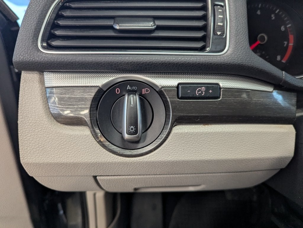 2016 Volkswagen Passat 1.8T SE