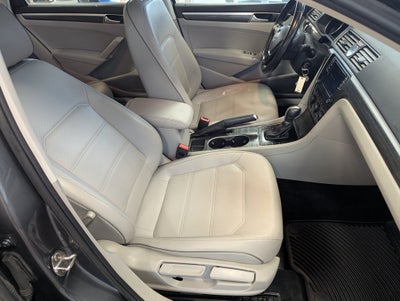 2016 Volkswagen Passat 1.8T SE