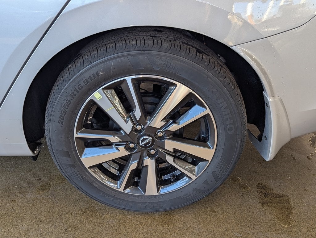 2025 Nissan Versa 1.6 SV