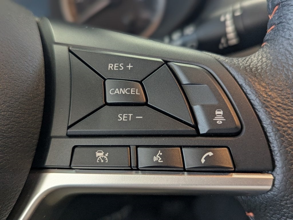 2025 Nissan Versa 1.6 SR