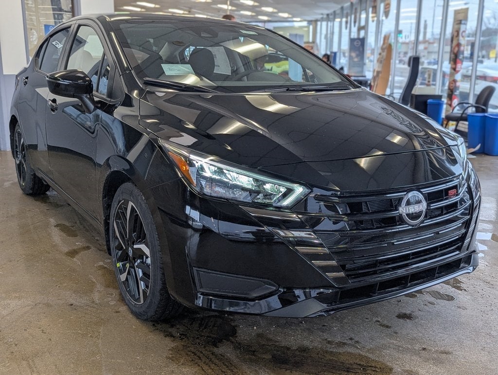 2025 Nissan Versa 1.6 SR