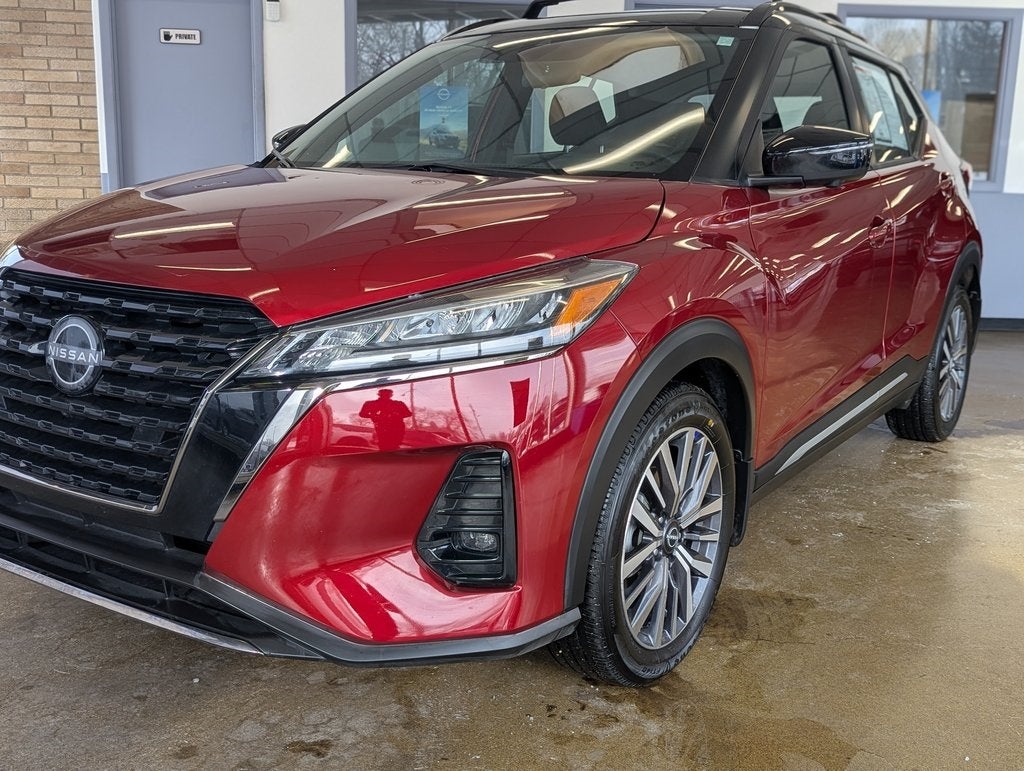 2023 Nissan Kicks SR