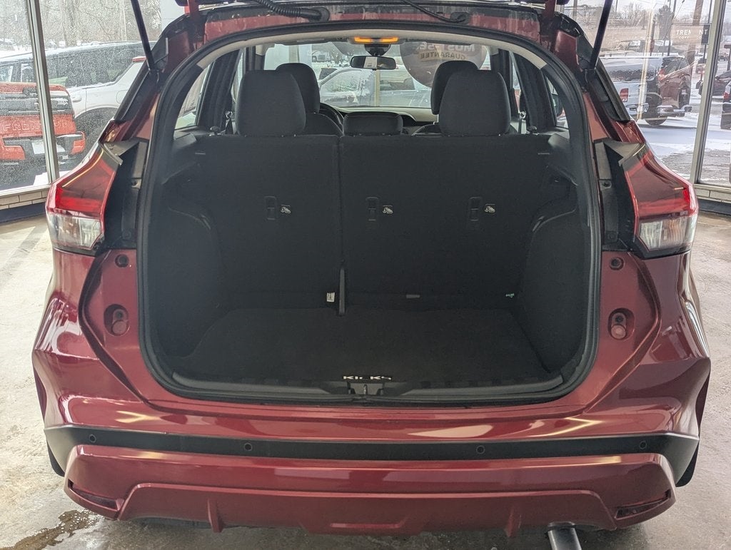 2023 Nissan Kicks SR