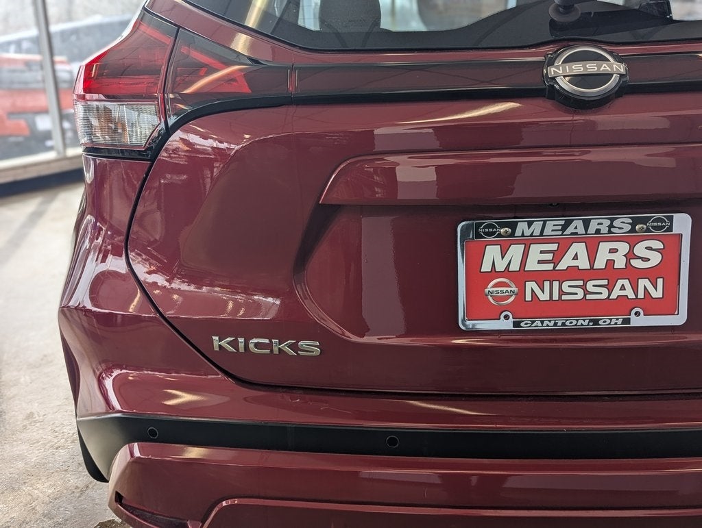 2023 Nissan Kicks SR