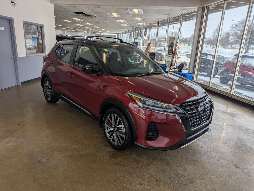 2023 Nissan Kicks SR