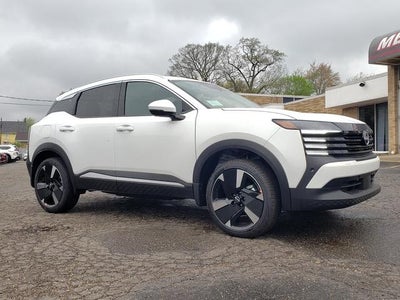 2025 Nissan Kicks SR