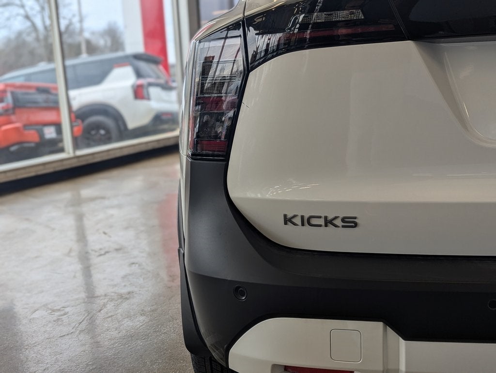 2026 Nissan Kicks SR