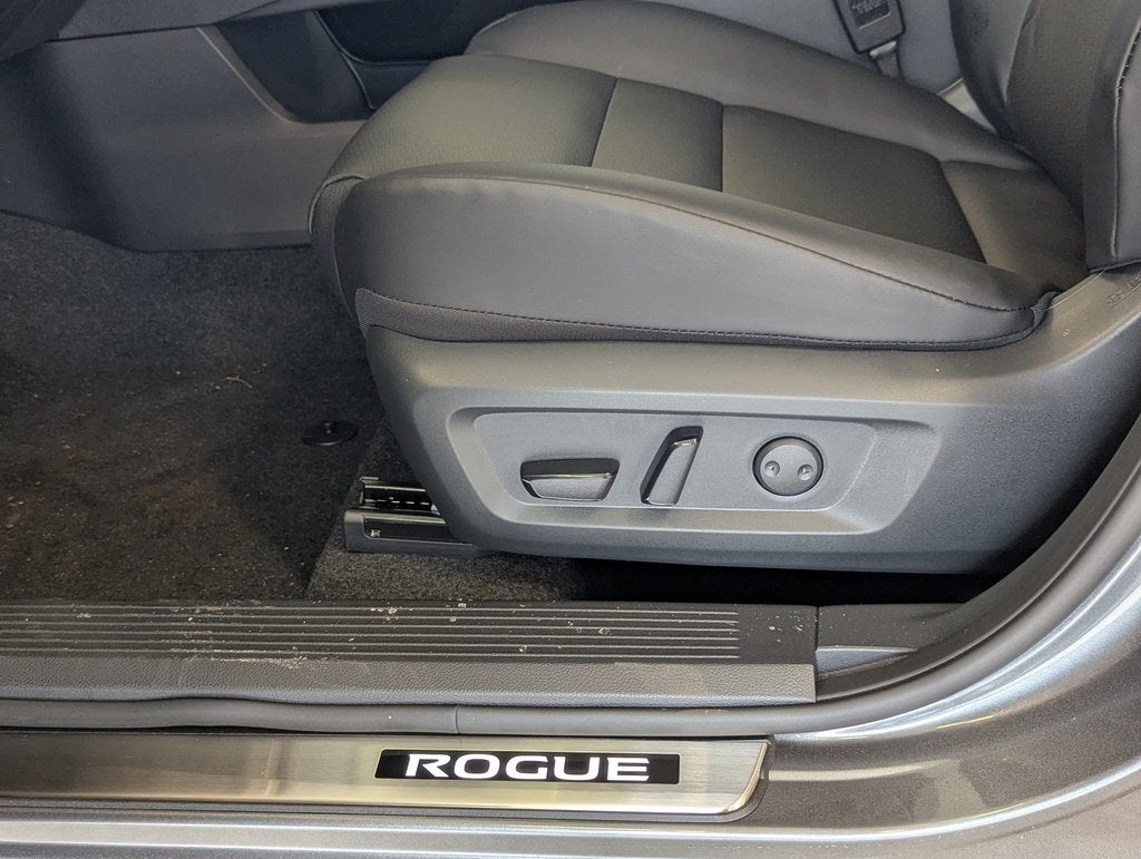 2026 Nissan Rogue SV Dark Armor