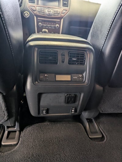 2017 Nissan Pathfinder Platinum