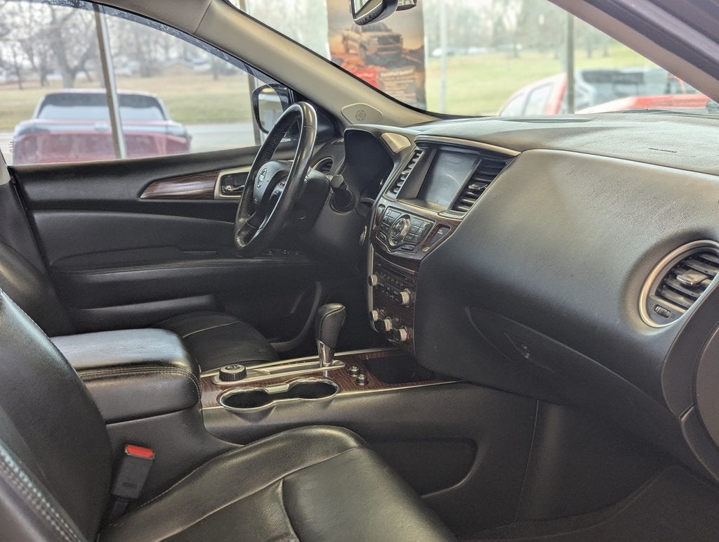 2017 Nissan Pathfinder Platinum