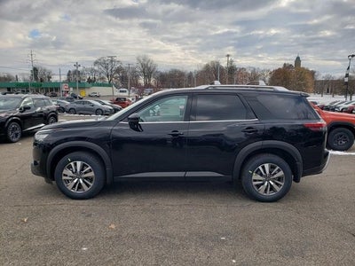 2025 Nissan Pathfinder SL