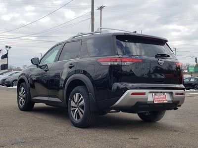 2025 Nissan Pathfinder SL