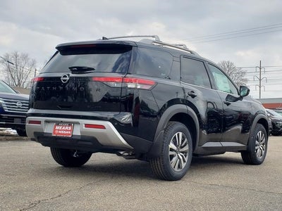 2025 Nissan Pathfinder SL