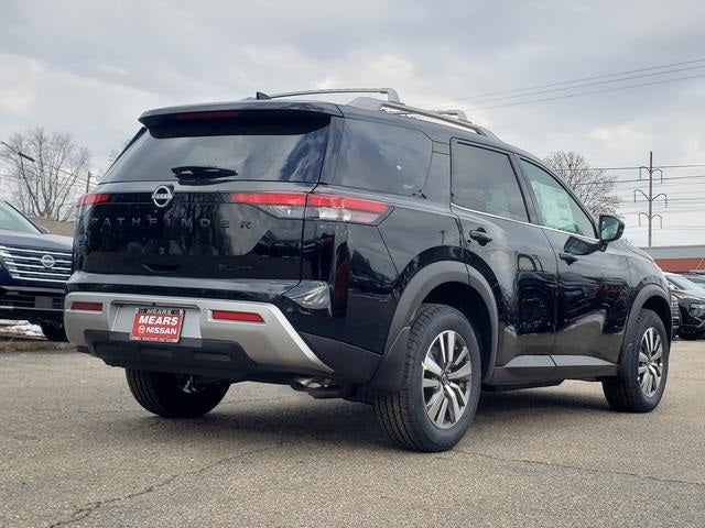 2025 Nissan Pathfinder SL